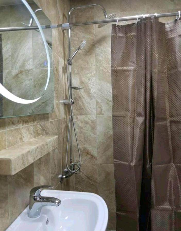 Guest House 15A Kutaisi Esterno foto